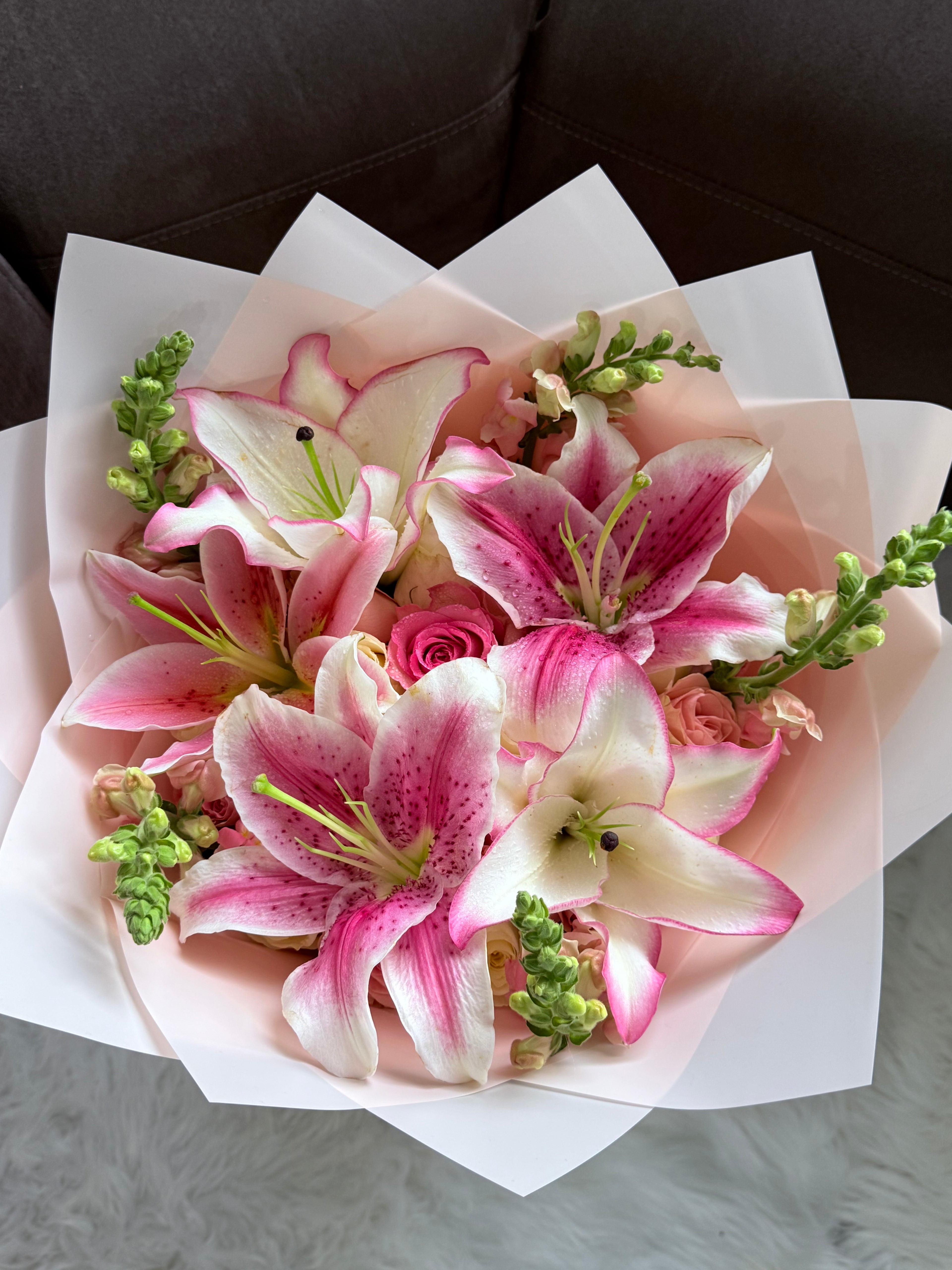 Graceful Roses & Lilies Bouquet