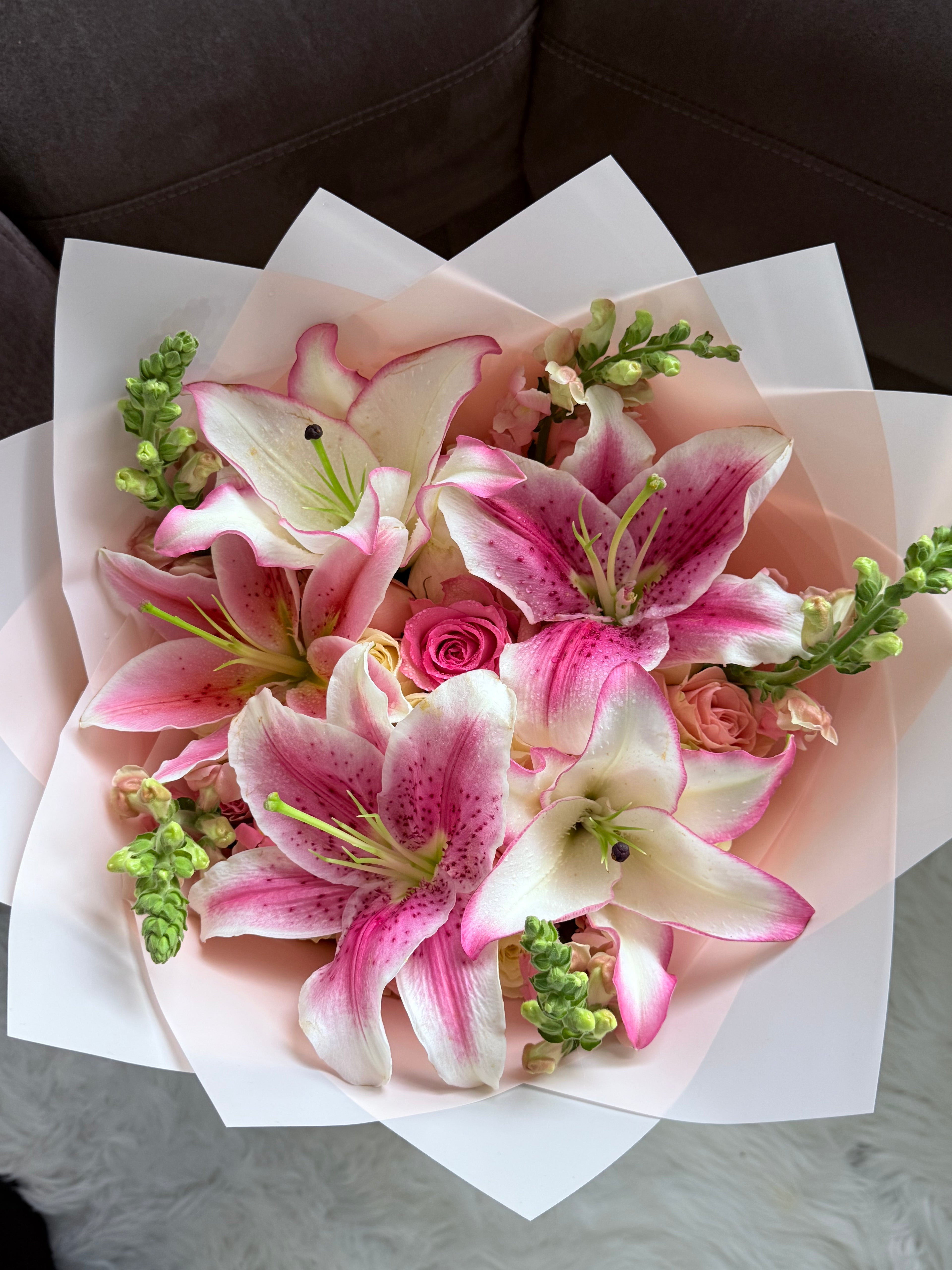 Graceful Roses & Lilies Bouquet
