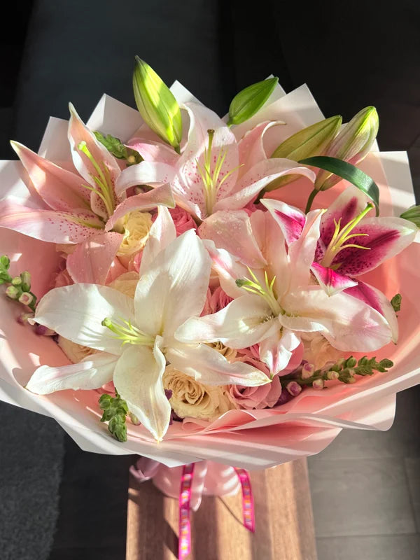 24 White & Pink Roses With Lilies Bouquet