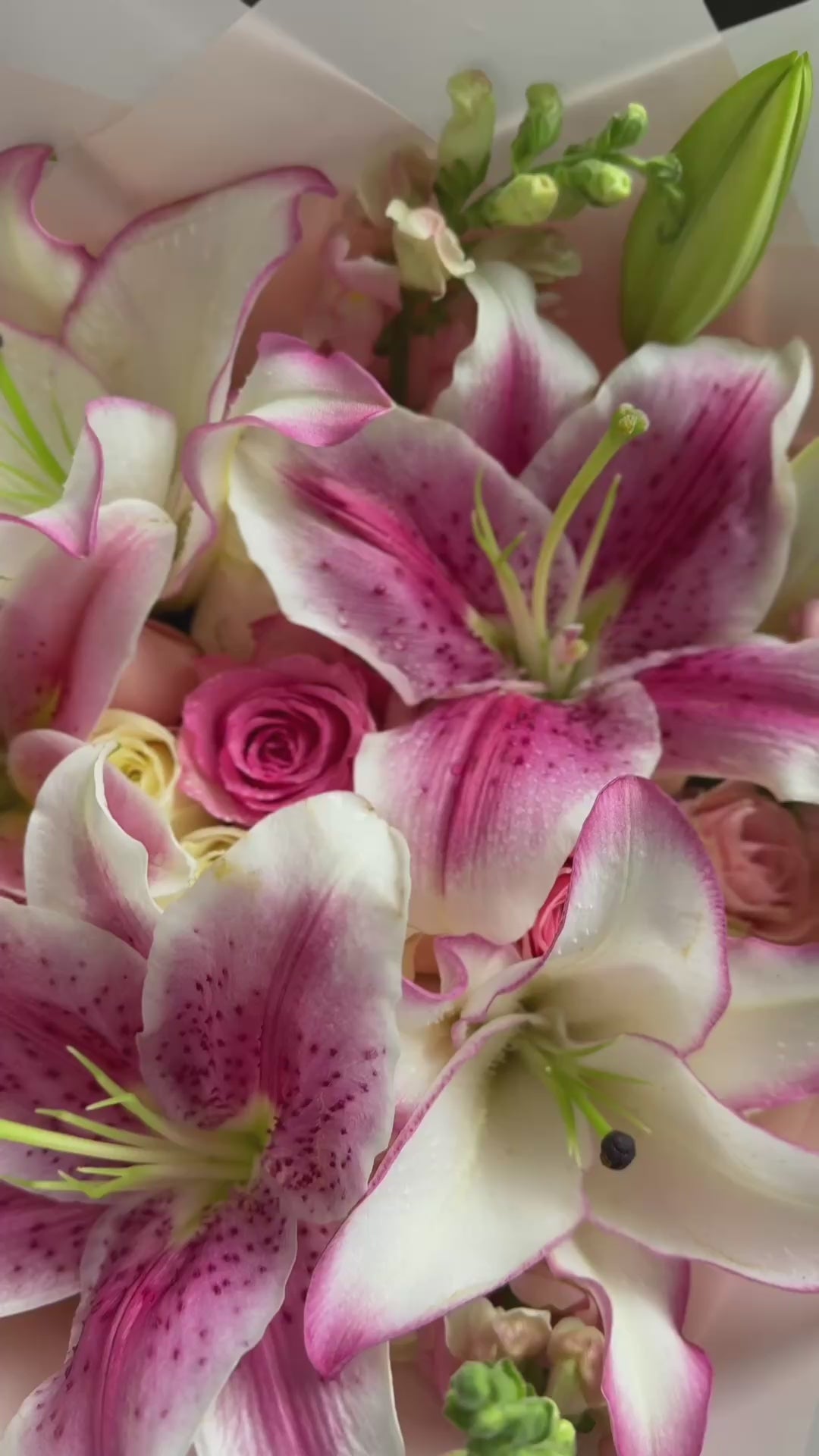 Graceful Roses & Lilies Bouquet